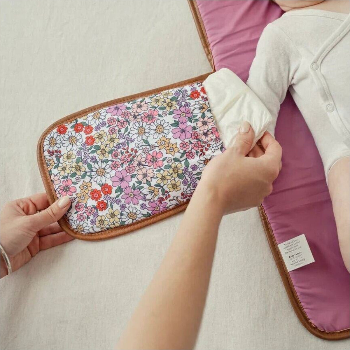 OiOi Change Mat Clutch Daisy | Aster & Ruby