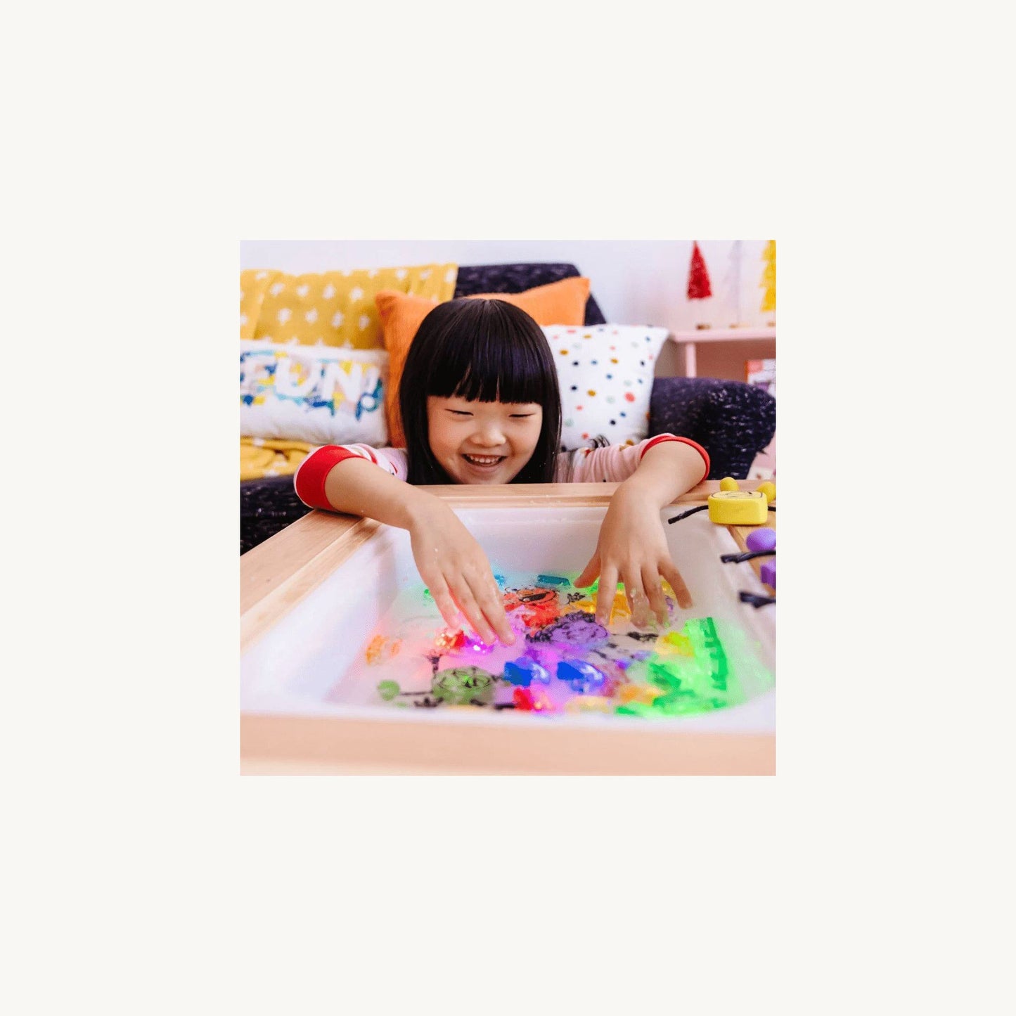 Jellystone Glo Pal Cubes Red Sammy | Aster & Ruby