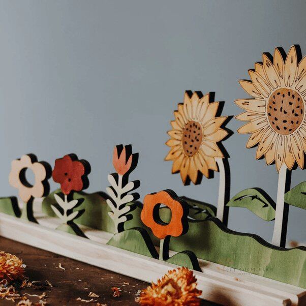 Let Them Play StoryScene Flower Patch – Aster & Ruby