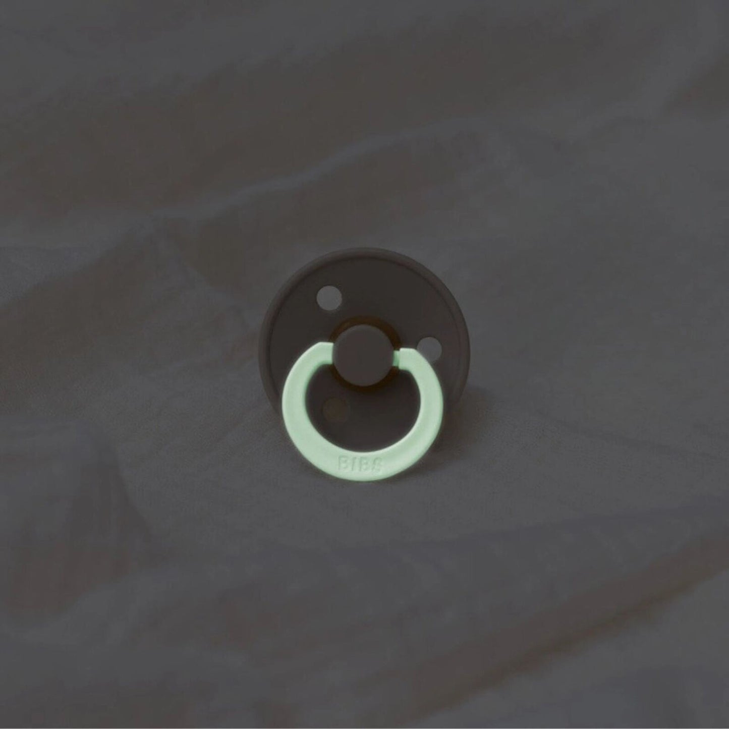 Pacifier Colour Round 2pk GLOW Vanilla – 3 (18m+) – Aster & Ruby