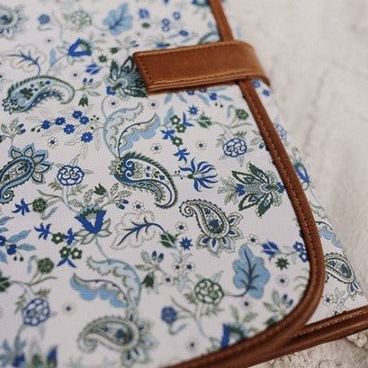 OiOi Change Clutch Blue Paisley-Aster & Ruby