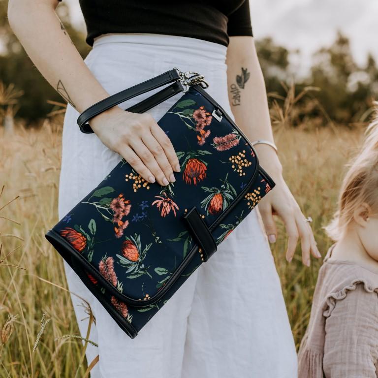 OiOi Change Clutch Botanical Navy-Aster & Ruby