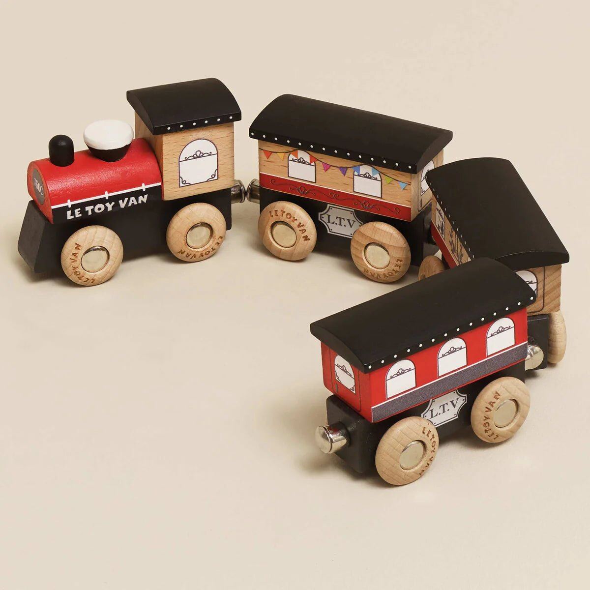 Royal Express Train & Carriages 4pc – Aster & Ruby